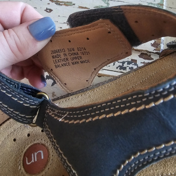 Clarks Unstructured Sandals - Picture 5 of 6